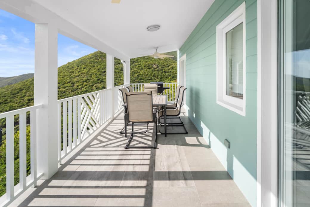 Outdoor deck & dining space Outdoor deck & dining space