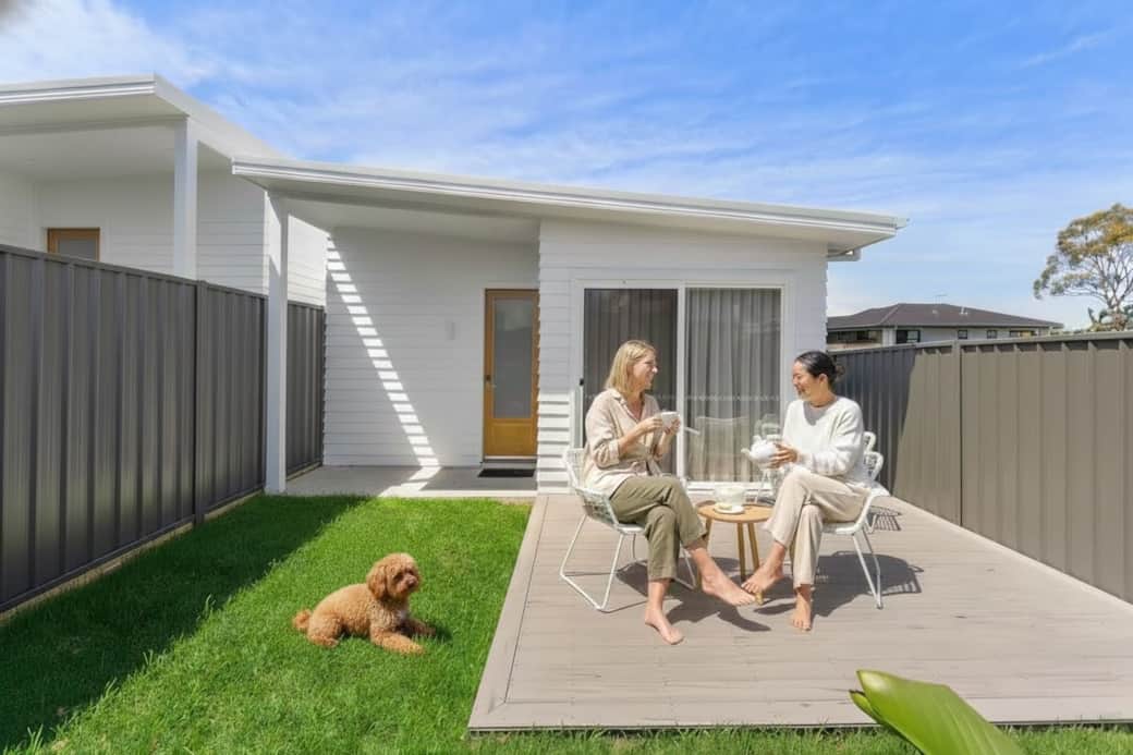 Sunny deck and enclosed yard for your dog Sunny deck and enclosed yard for your dog
