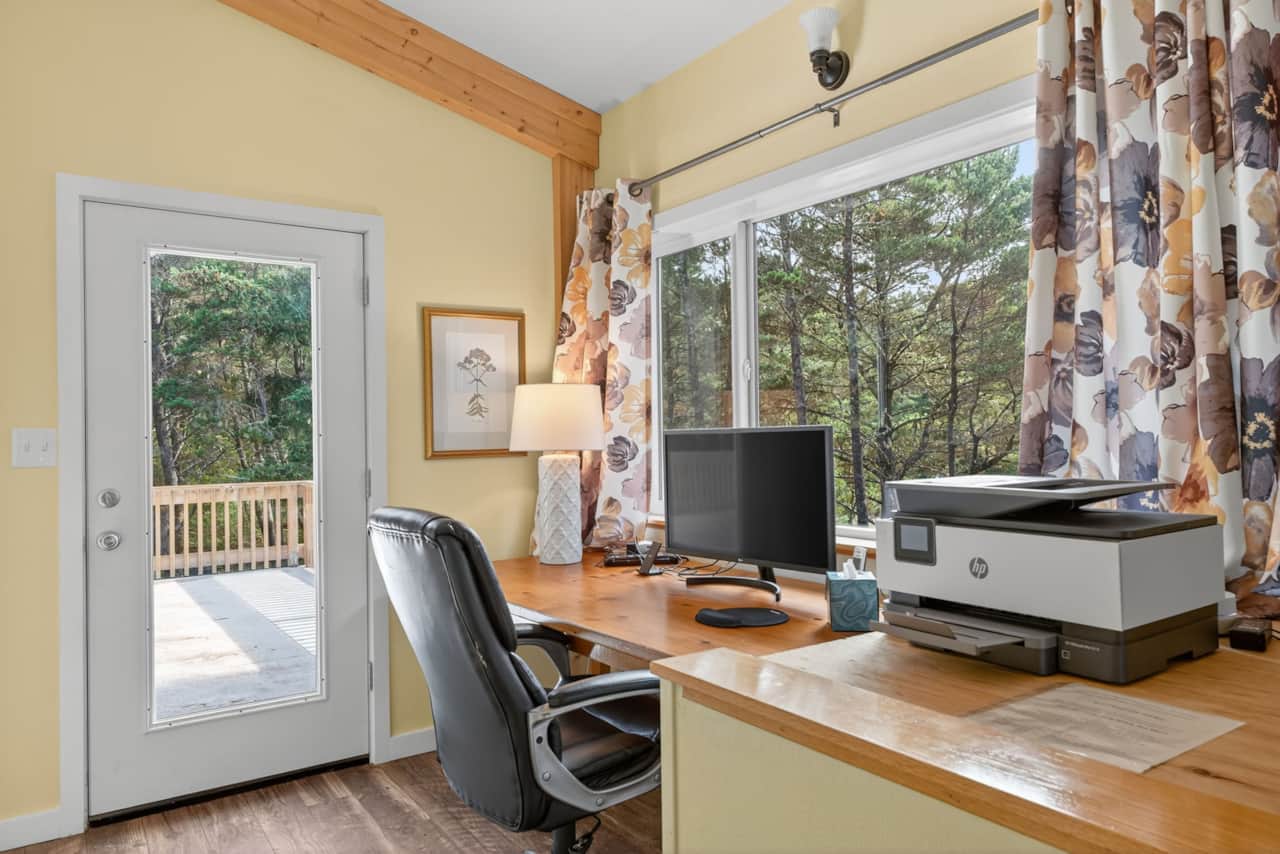 Upper office Nook.jpg