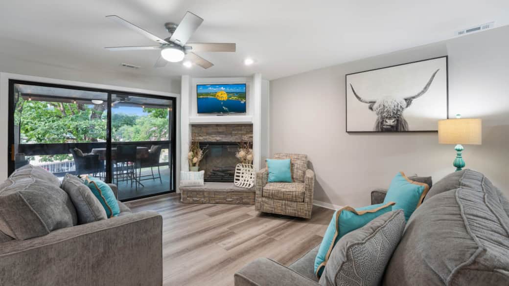 Watch your facorite show on the smart TV Watch your facorite show on the smart TV