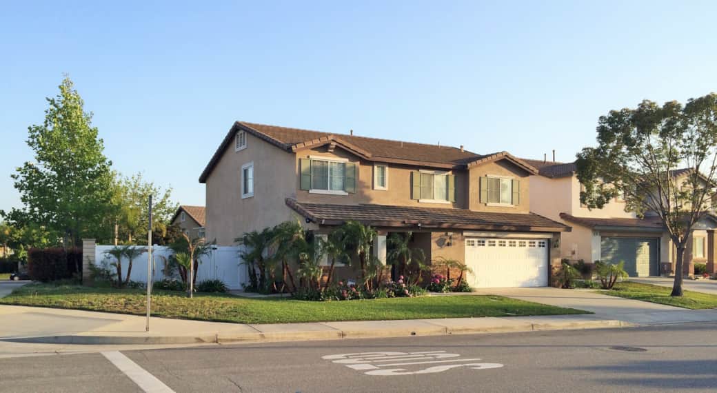 Corner lot 5BR property with spacious yard