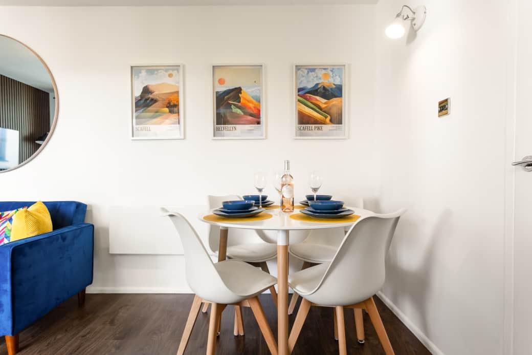 Dinning area with seating for 4 Dinning area with seating for 4