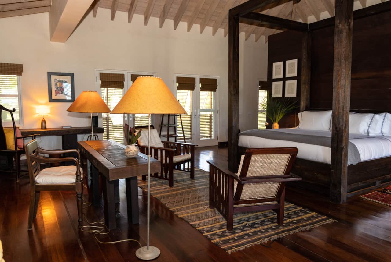 THE SANDBANK JANUARY 2023 UPSTAIRS MASTER BEDROOM BEDROOM -24