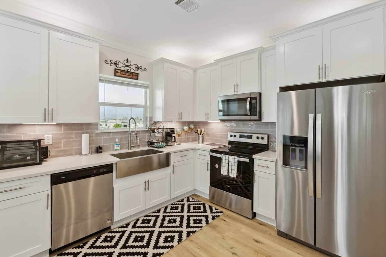 Full Kitchen