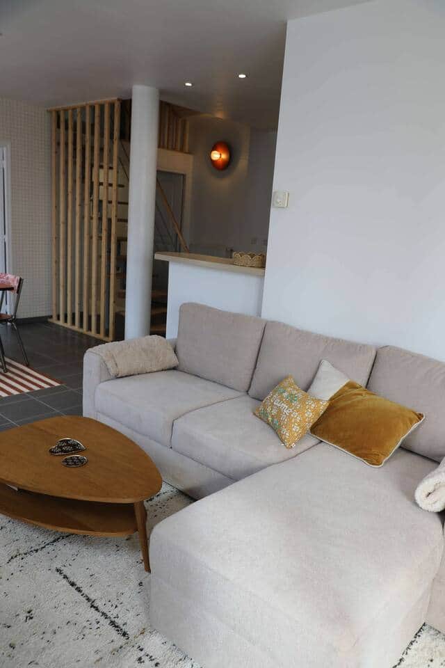 C'est un canapé-lit avec un vrai lit