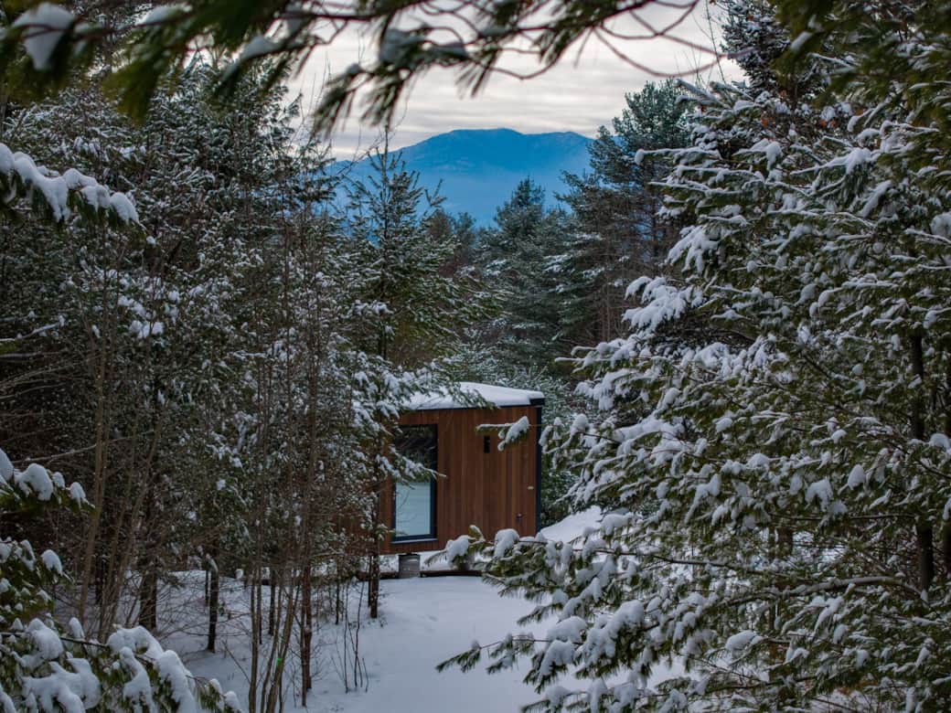 ÖÖD Seven Cedars at Jay Scandinavian mirror glass cabin