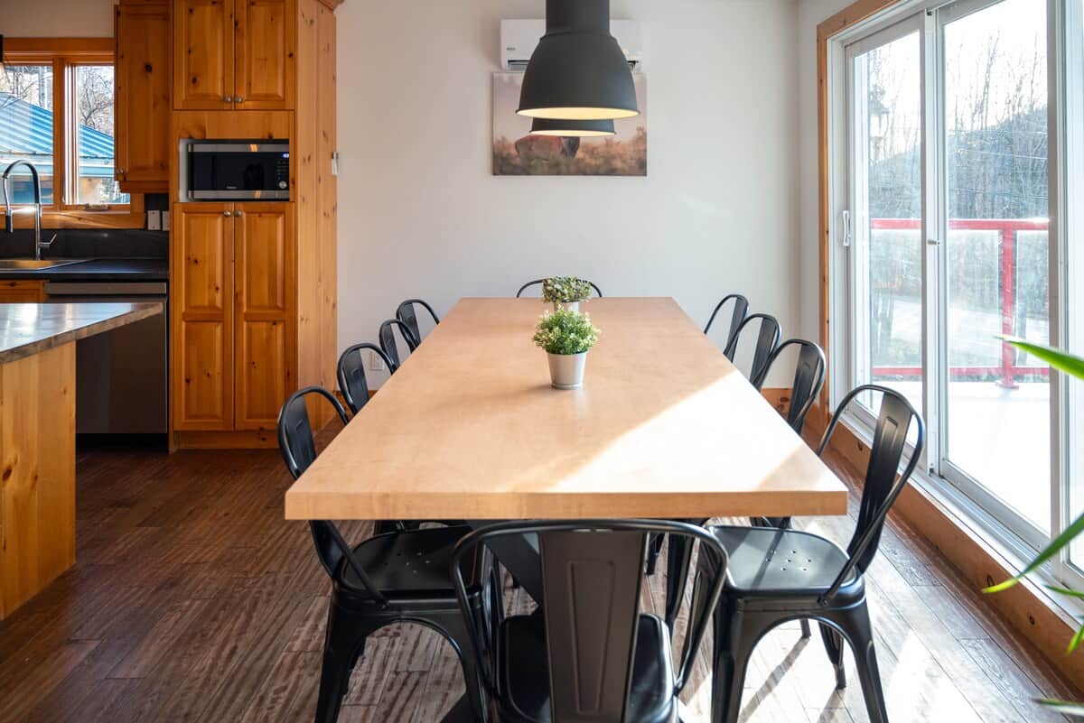 Table pouvant accueillir 11 personnes