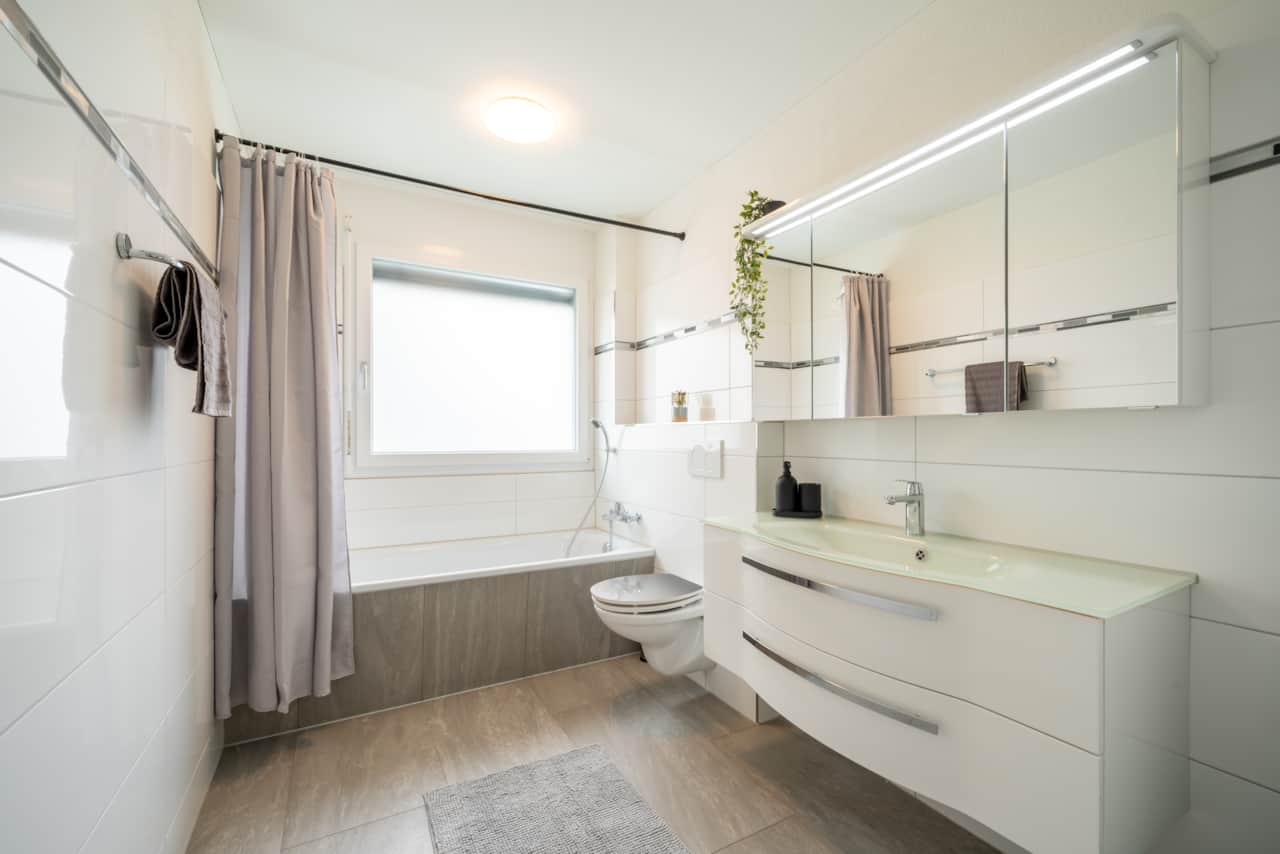 Bathroom 1 - Bathtub
