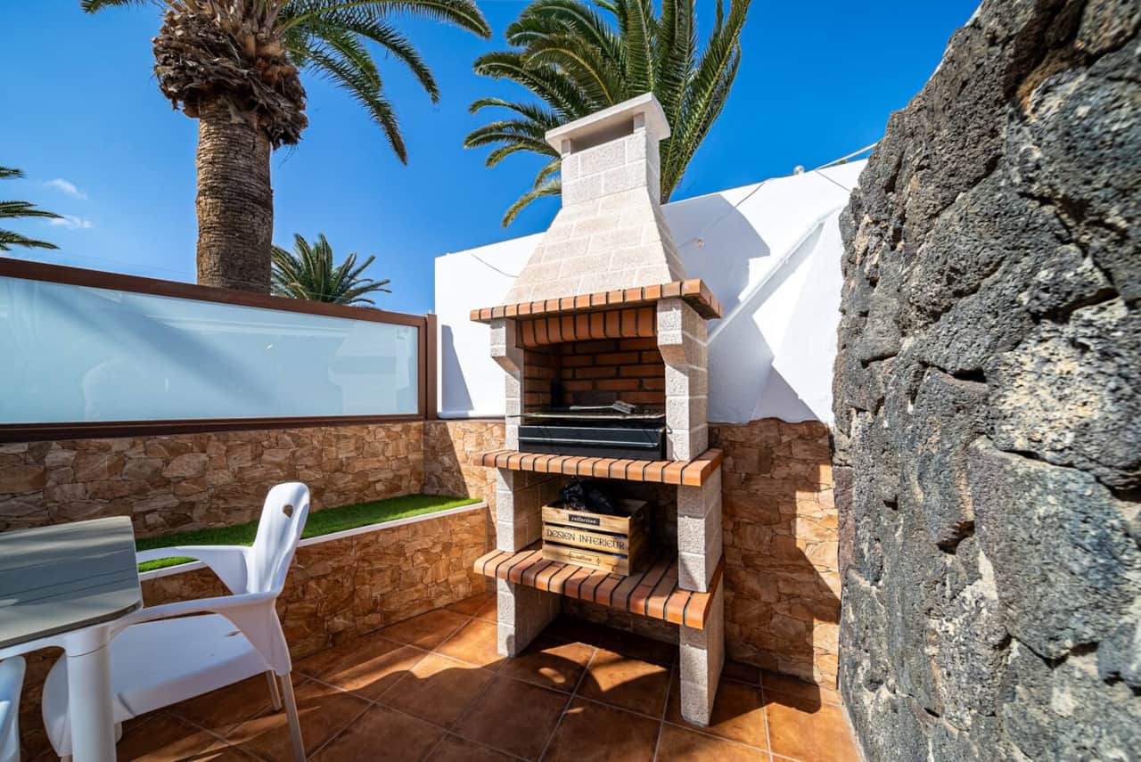 Outdoor barbecue area at Villa Dyala in Puerto del Carmen, Lanzarote