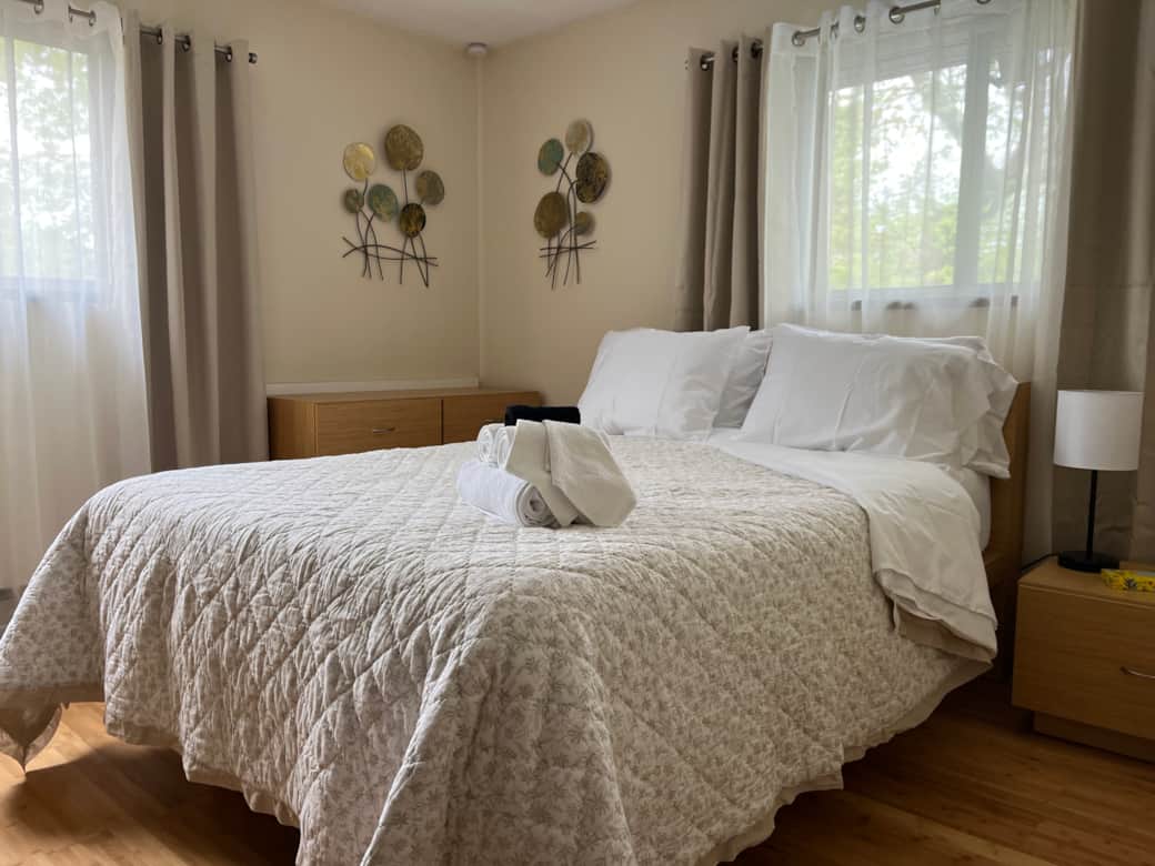 1 - Bedroom  - Queen Bed