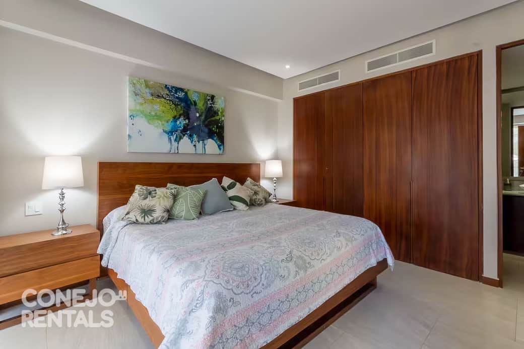 Recámara principal con cama King, baño propio y closet amplio, smart TV Recámara principal con cama King, baño propio y closet amplio, smart TV
