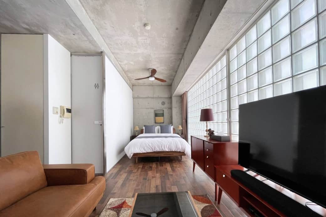 Simmons double bed (140 × 195 cm) — hard type