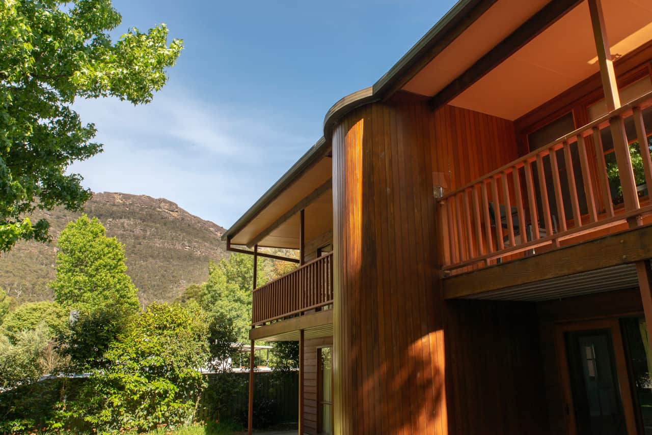 "Breathtaking views: Immerse yourself in enchanting scenery for an unforgettable stay.