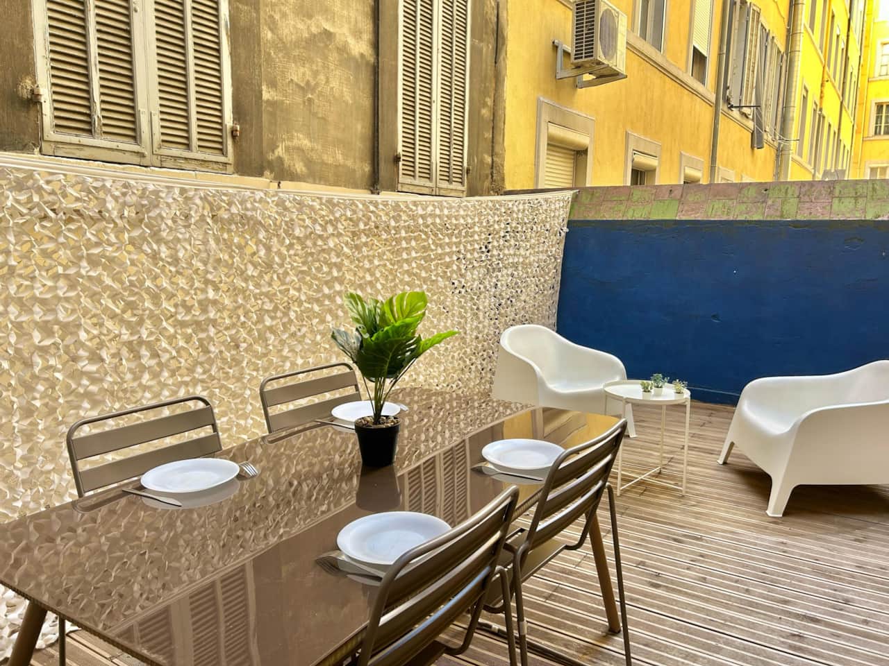 Terrasse, table à manger, salon de jardin, décoration