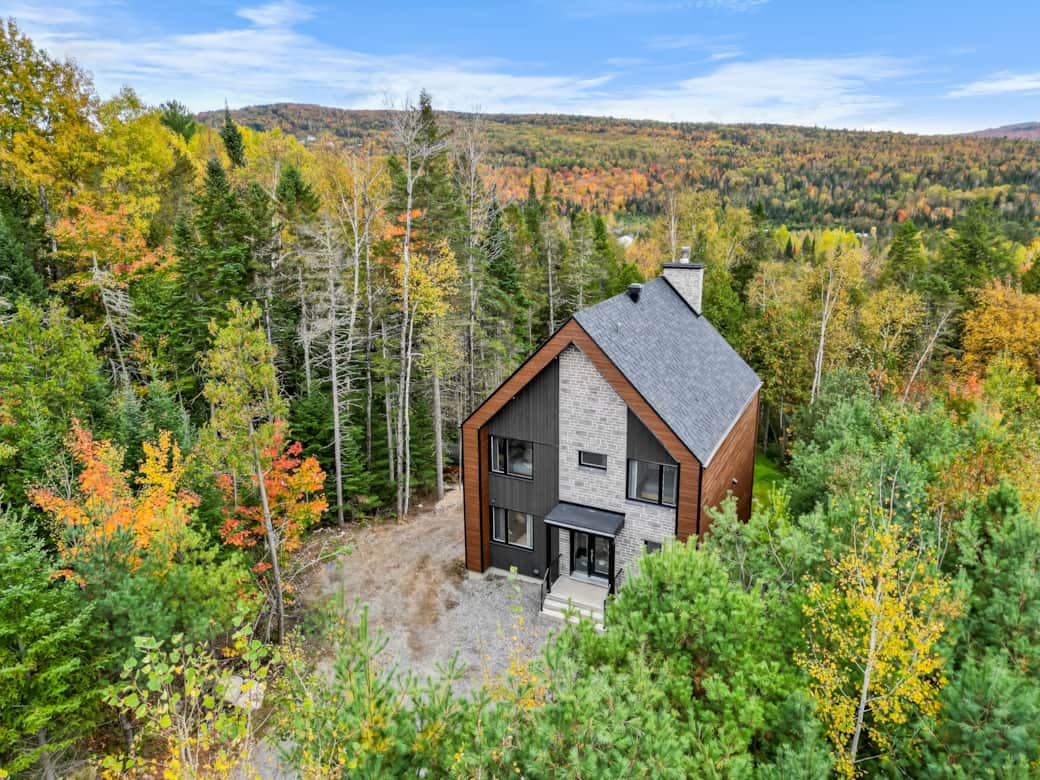 Villa Forêsta surrounded by forest and mountain views in beautiful Saint-Côme
