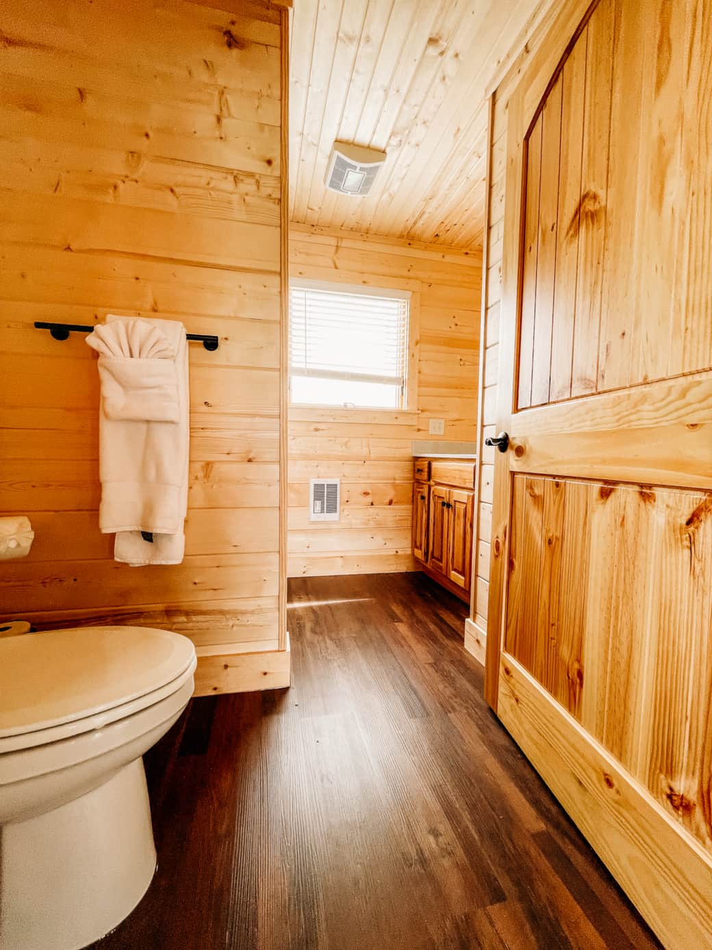 The Gobbler Cabin bathroom