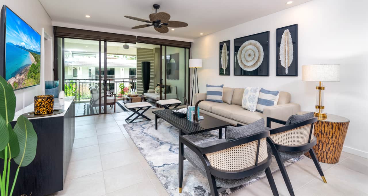 204 SeaTemple living
