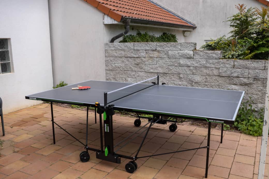 Tischtennisbereich im Außenbereich für gemeinsame Zeit