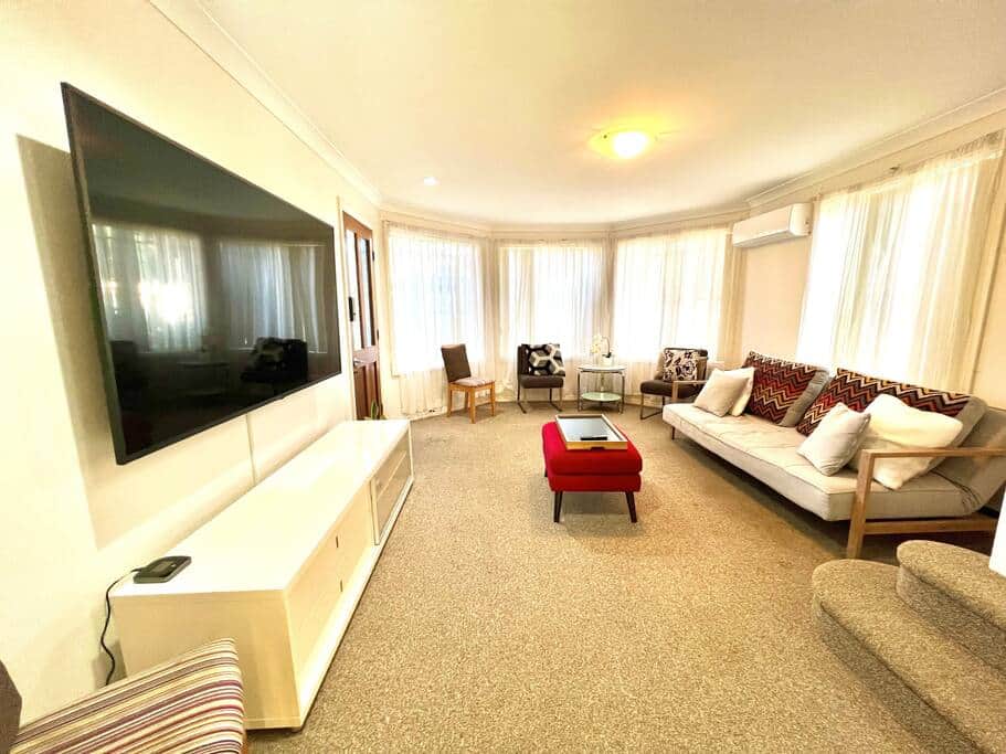 Comfortable Lounge Room with 85 inch TV and easy to use sofabed Comfortable Lounge Room with 85 inch TV and easy to use sofabed