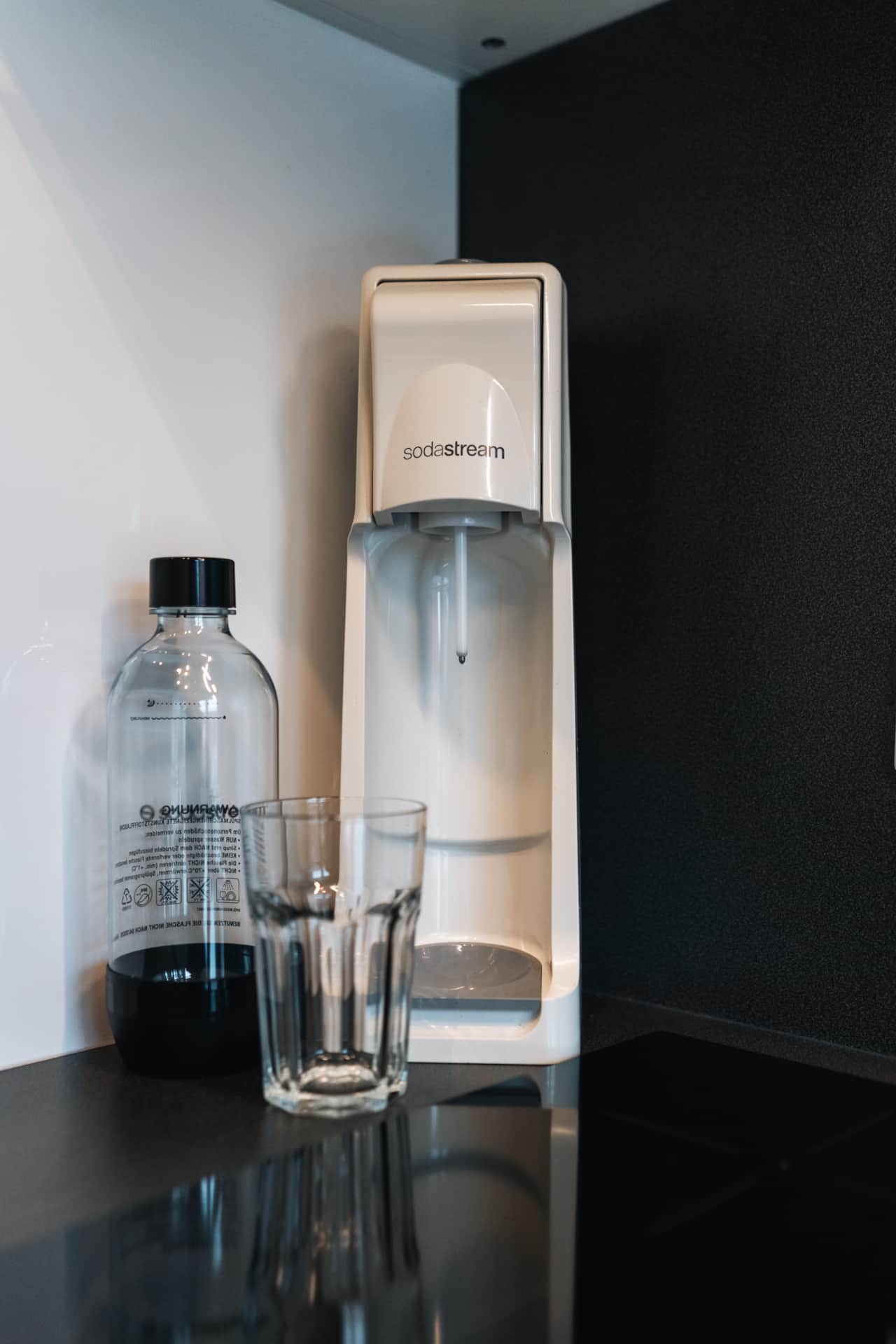 Wassersprudler in der Küche – Leitungswasser, frisch gesprudelt.