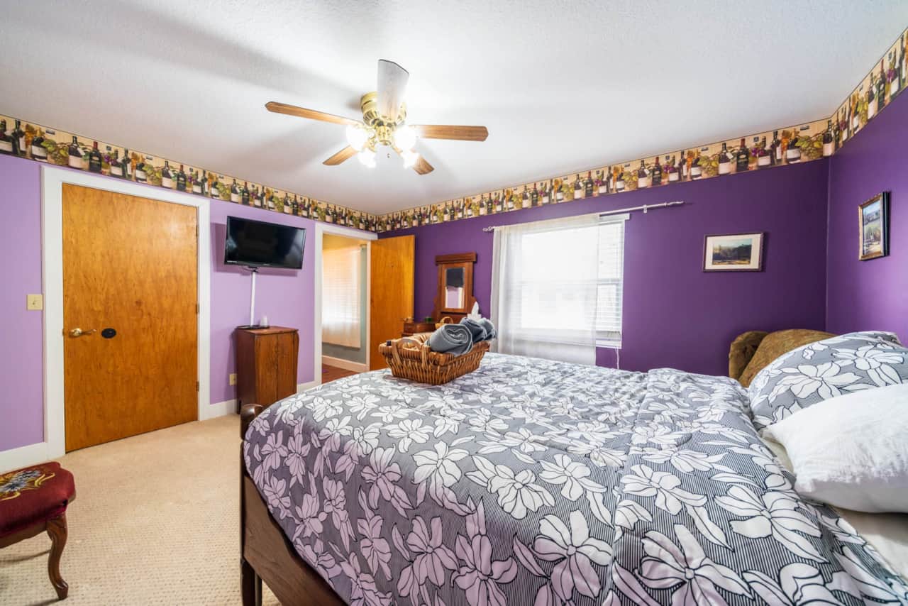Suite 11 (Full Bed)