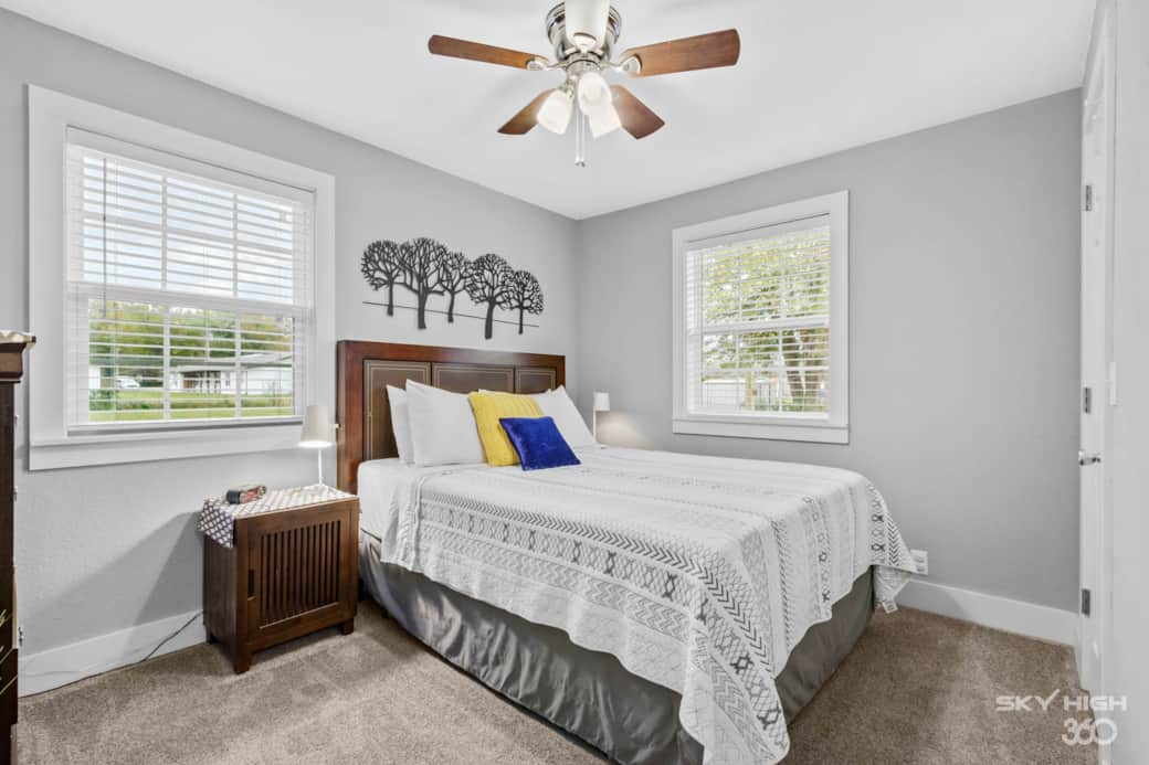 Bedroom 2 - Queen bed