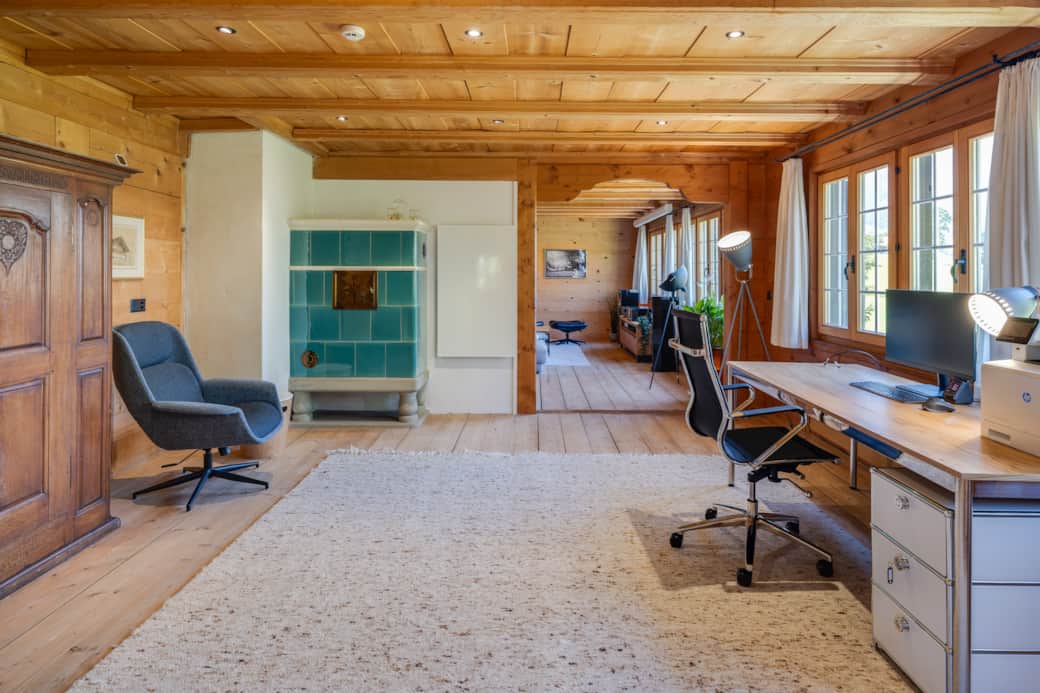 Spacious home office, featuring large monitor, printer, and high-speed internet (LAN & WLAN)
