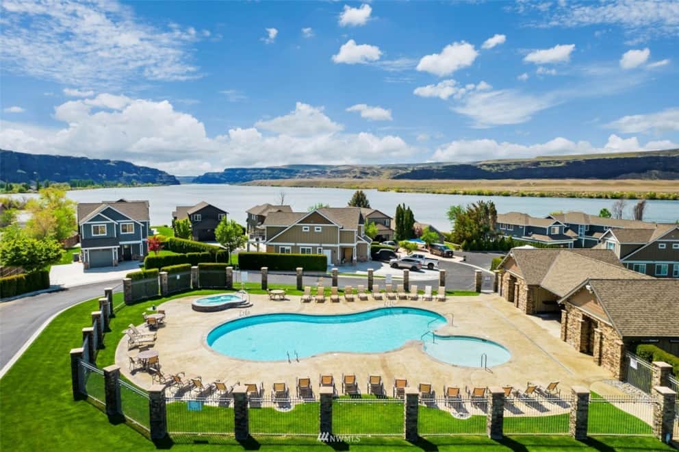 Crescent Bar Waterfront House Vacation Home in Grant County