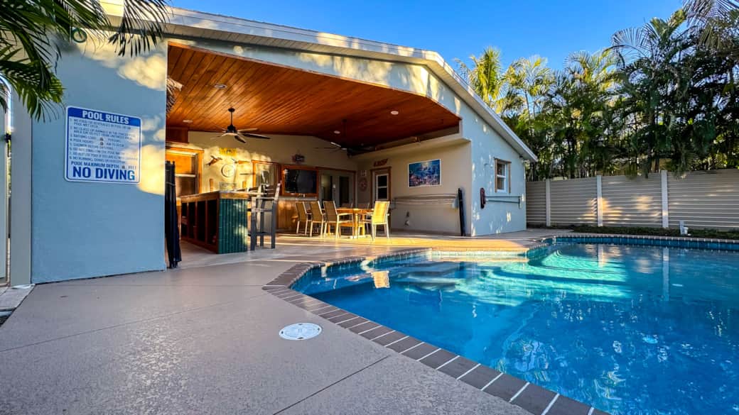 Lido Breeze Private Pool Deck