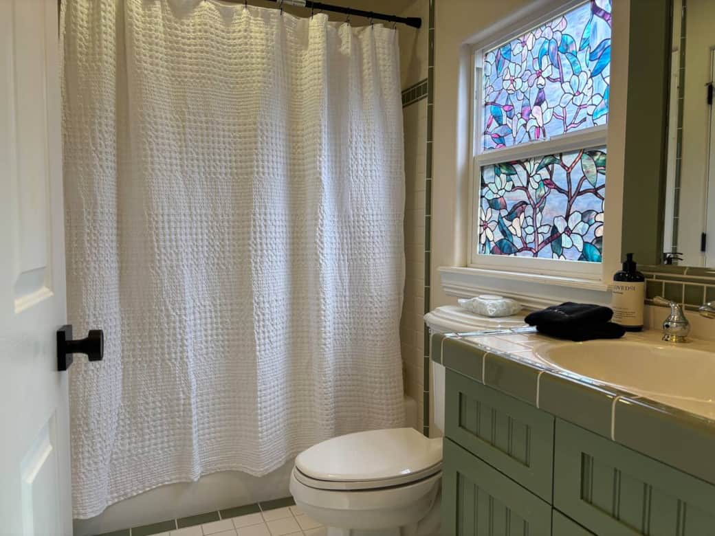 Jack and jill bathroom