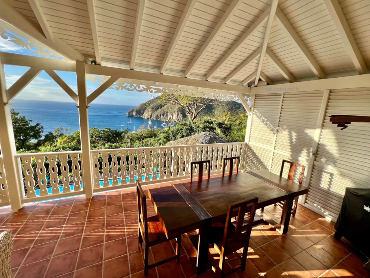 The dining area of the Pirate Refuge villa