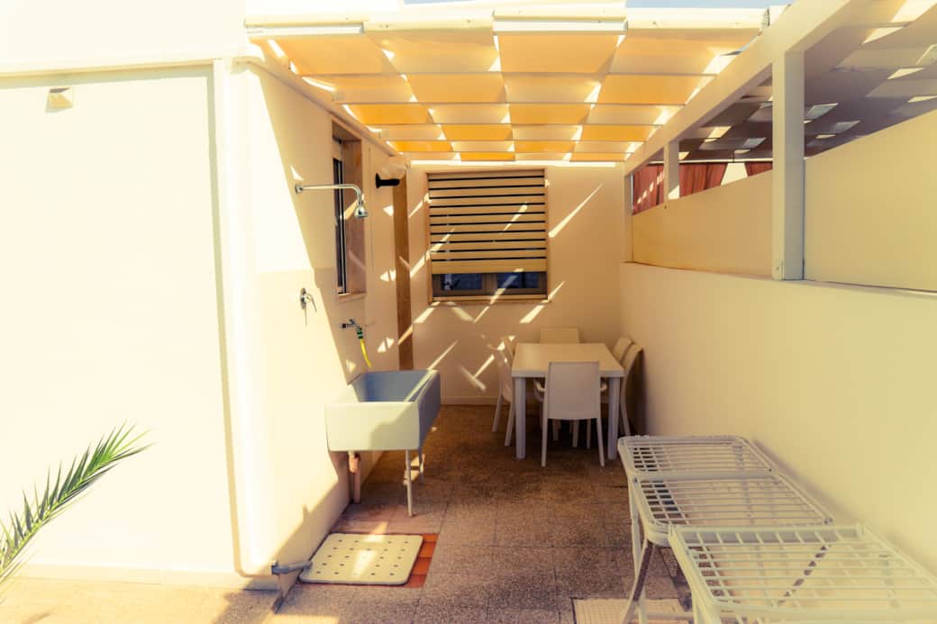 Solarium. Doccia est. con acqua calda, Bbq, Area lavanderia, Mobili da esterno