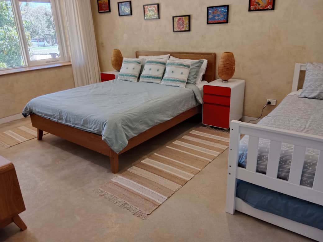 Bedroom 2 Queen + 2 single