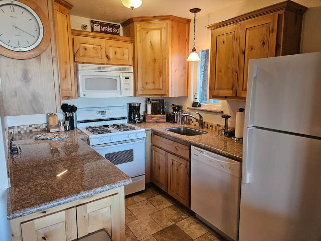 Full kitchen and coffee bar