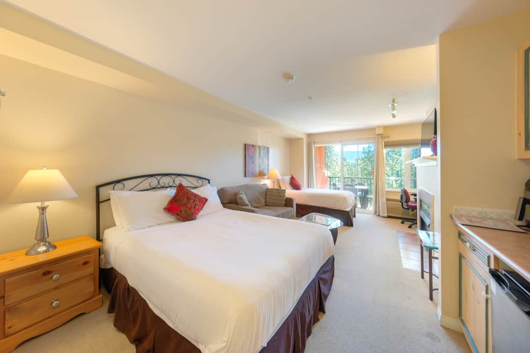 Unit 202B Queen Bed