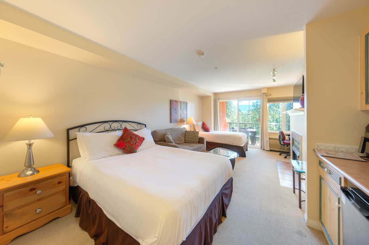 Unit 202B Queen Bed