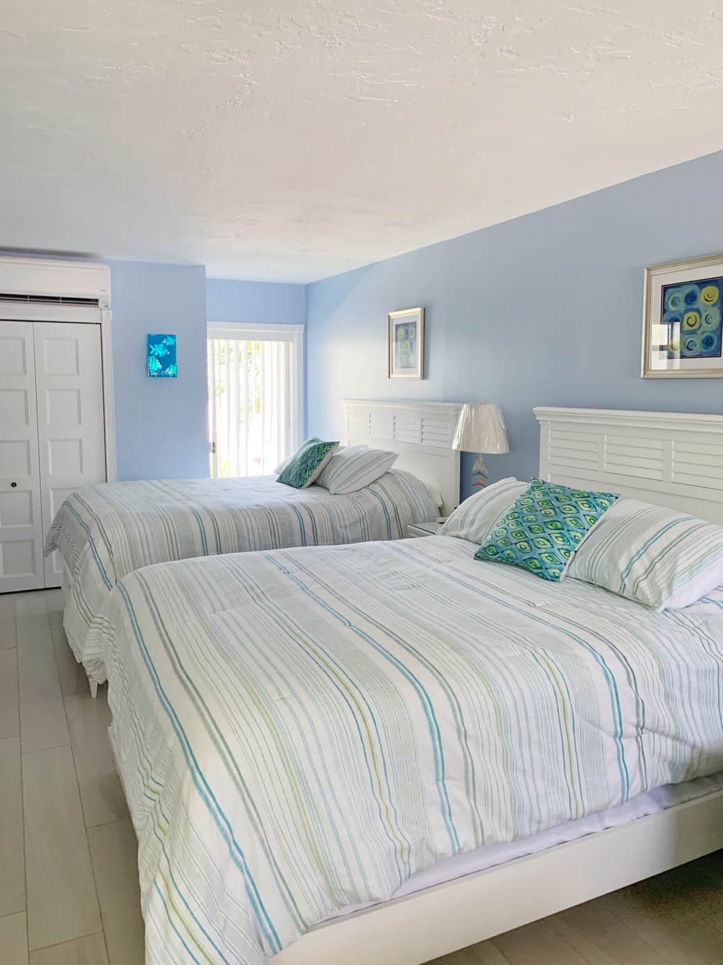 Two Queeen Beds