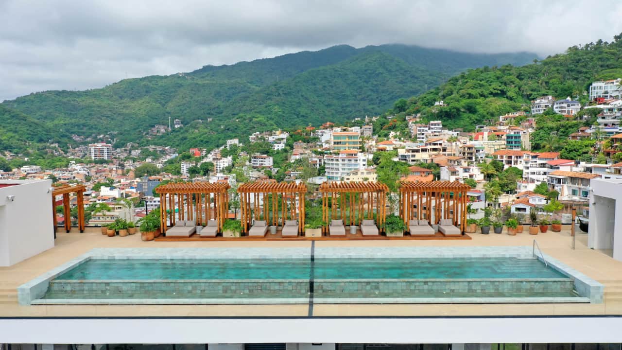 Blending relaxation and sophistication, Geographica’s remarkable 105° Sail View condominium development delivers upscale residences with view’s coordinates offer unparalleled sun-drenched living.