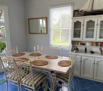9-seat eating area (6 seater dining table plus 3 seats at breakfast bar)