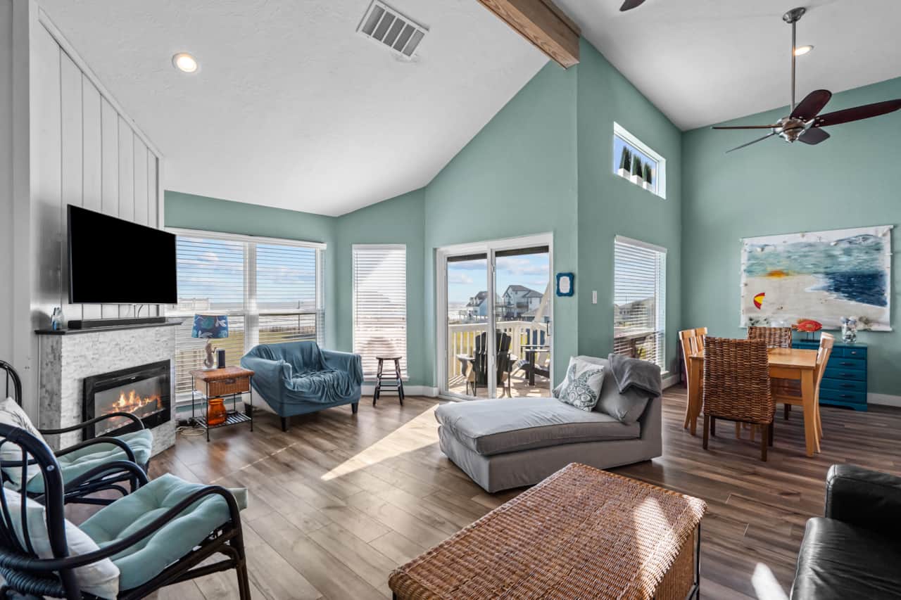 Living room, access to the 2nd and 3rd balcony. Pull put sleeper sofa