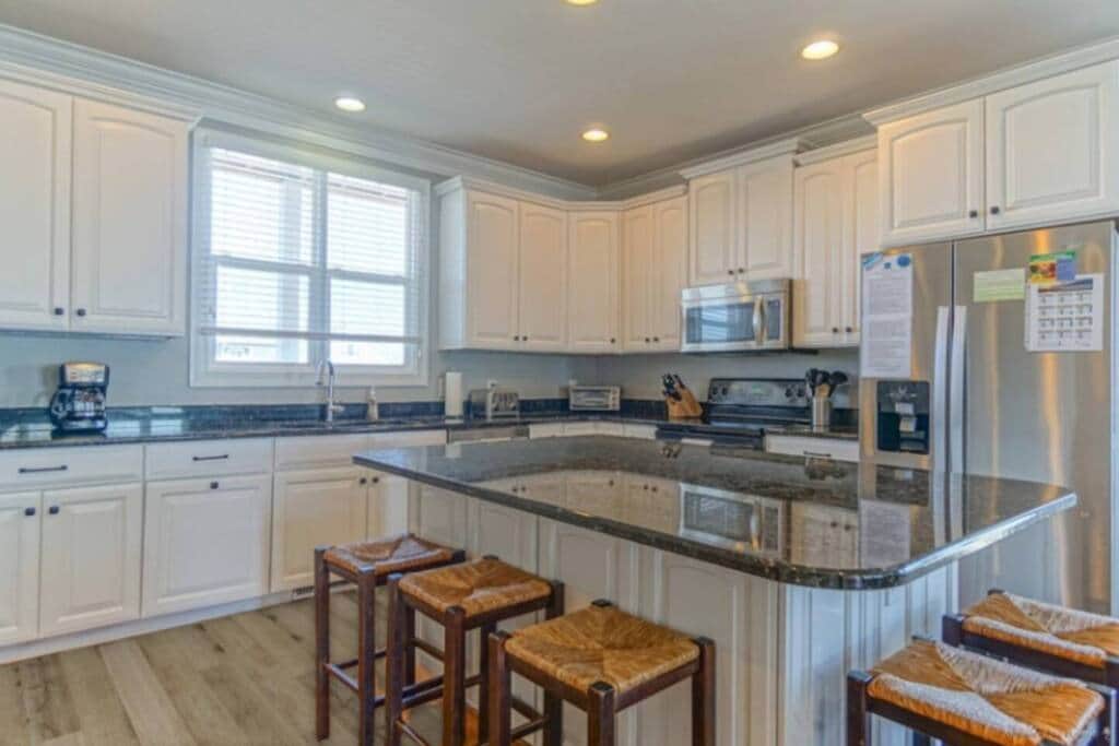 Great Eat in Kitchen 