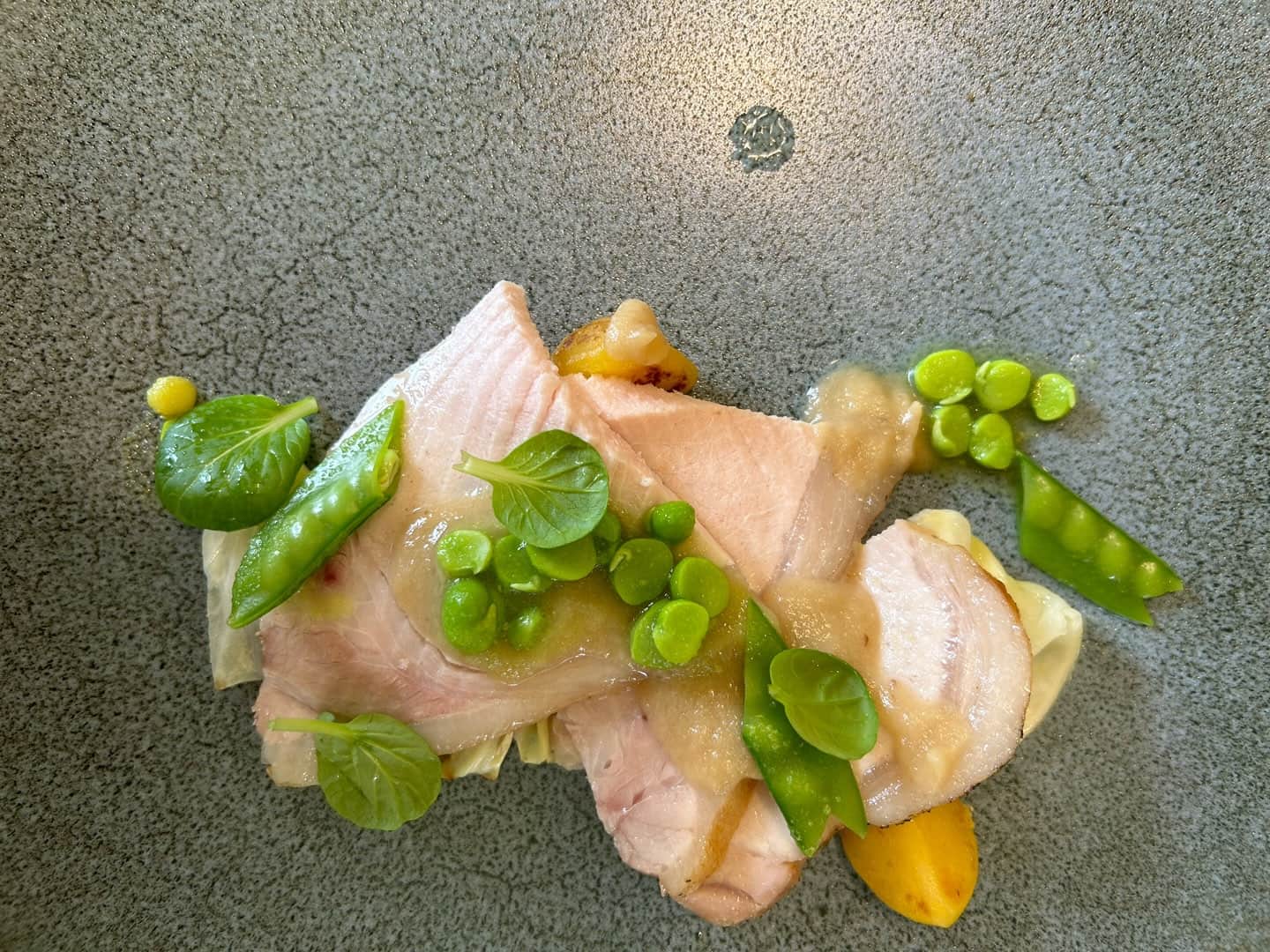 このグルメレストランでは、地元の豚肉が主役です。 このグルメレストランでは、地元の豚肉が主役です。