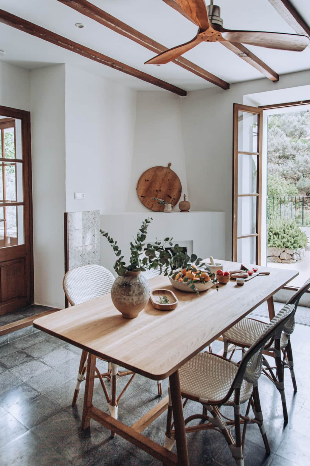 Kitchen. Photo by @lifestyle_mallorca, styling by @espanyolet