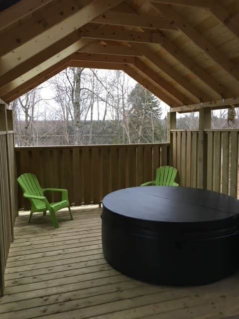Hot tub enclosure