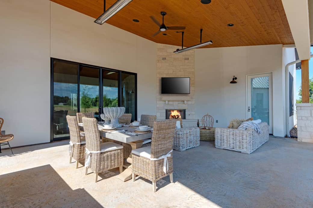 Outdoor dining oppurtunities on the back patio are endless.
