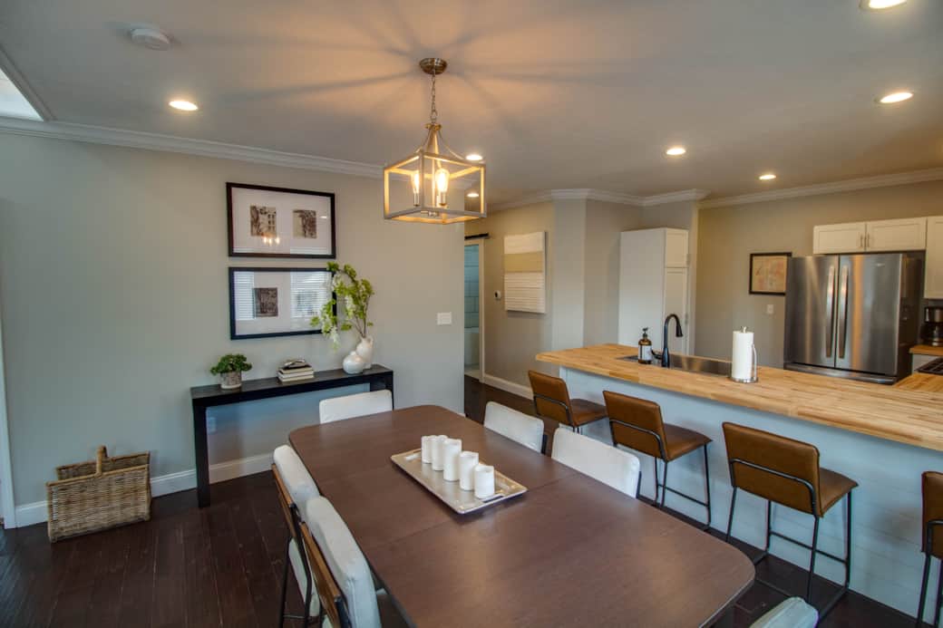 Dining Area | Dishware/Flatware Provided | Free WiFi Dining Area | Dishware/Flatware Provided | Free WiFi