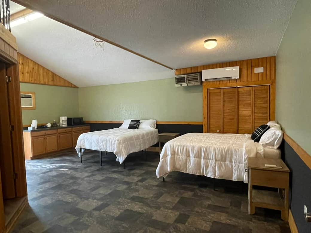 Bedroom - 2 Queen Beds