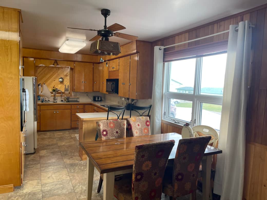 Kitchen & Dining