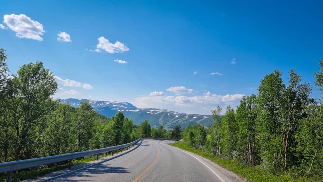 On the road close to the cabin - Skurdalsvegen 37L