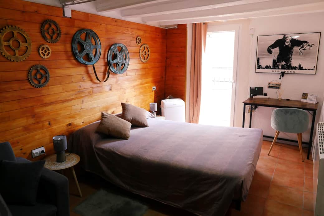 Mainbedroom1